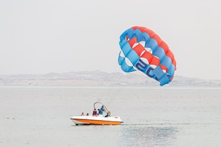 Parasailing in Dubai