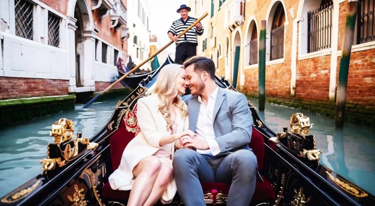 Venice-Gondola-Rides-Grand-Canal-Tours-A-Romantic-Journey